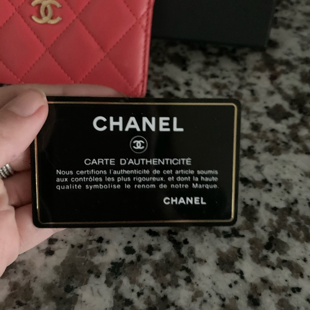 Chanel coral cardholder - Picture 2 of 5